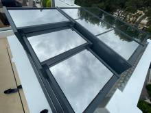 Le film solaire miroir sans tain pour protéger des UV et de la chaleur l'intérieur d'une demeure près de Monaco