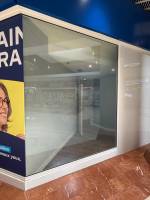 Film smart on off en position transparente pour le magasin Krys Carrefour Perpignan