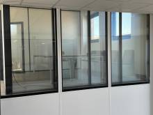 Pose de film à opacité contrôlée sur des cloisons vitrées existantes en Auvergne-Rhône-Alpes